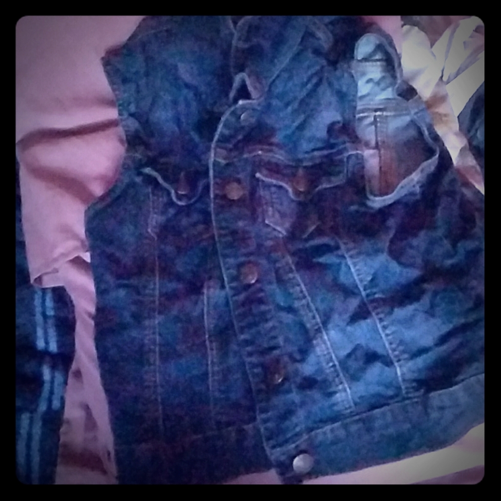Sleeveless Jean jacket
